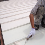 19.屋根瓦棒　上塗り2回目（2Fが暑いとのことで遮熱白色を塗ってます）
