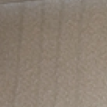 壁に伝う雨