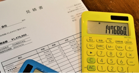 見積書と電卓