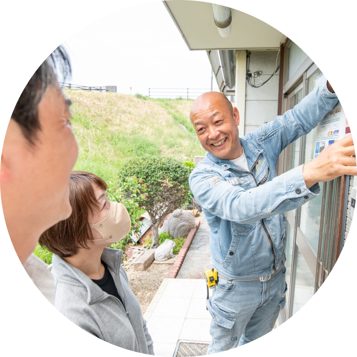 お客様にご説明している様子