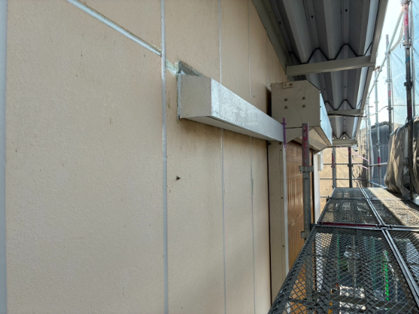 いなべ市_工場外壁塗装_コーキング完了3