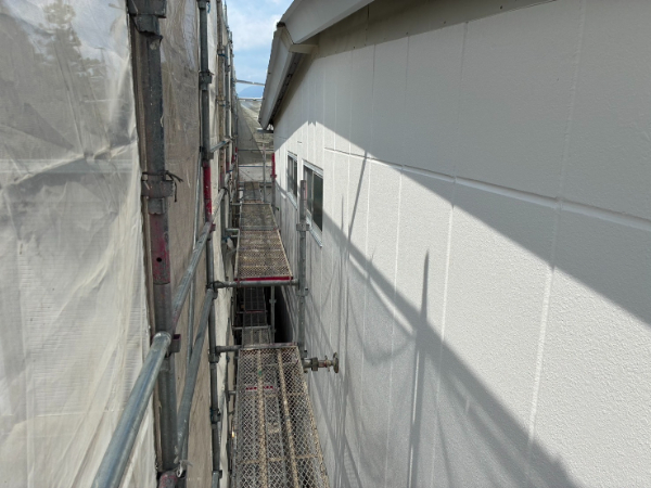 いなべ市_工場外壁塗装_外壁上塗完了3