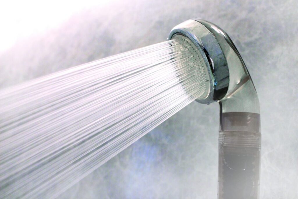 シャワー給湯器使用イメージ