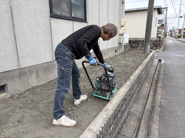 砕石敷き均し② (3)