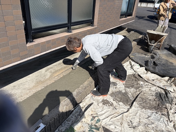 コンクリート押さえ③ (1)