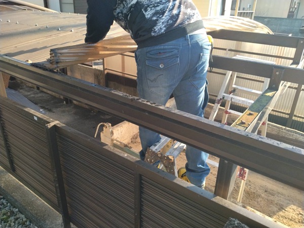 四日市市-Y様邸-カーポート-既存波板めくり