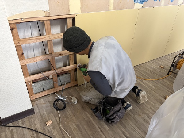 四日市市-店舗-ボード貼替