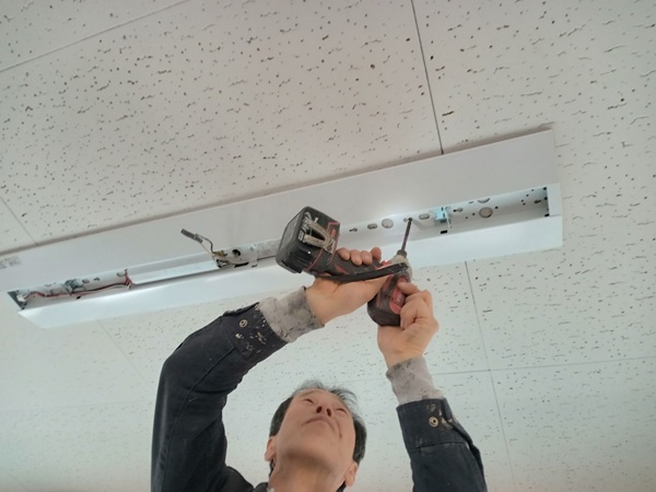 四日市市-事務所-照明-取り付け