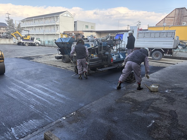 四日市市-駐車場-舗装