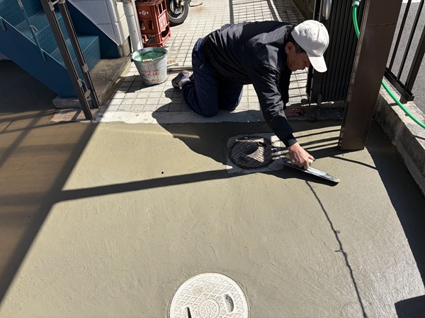 四日市市-K様邸-段差解消コンクリート工事-金鏝押さえ