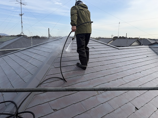 菰野市-F様邸-屋根塗装-洗浄