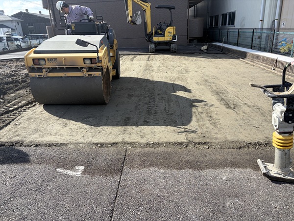 四日市市-駐車場-転圧