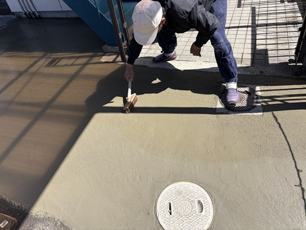 四日市市-K様邸-段差解消コンクリート工事-刷毛引き