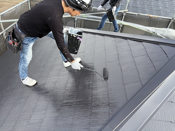 菰野市-F様邸-屋根塗装-上塗り