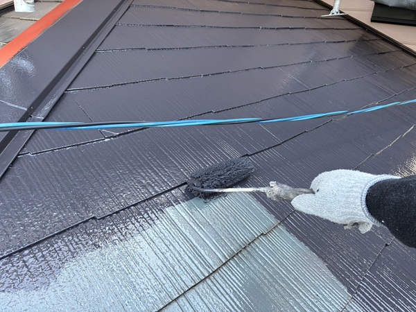 菰野市-F様邸-屋根塗装-中塗り