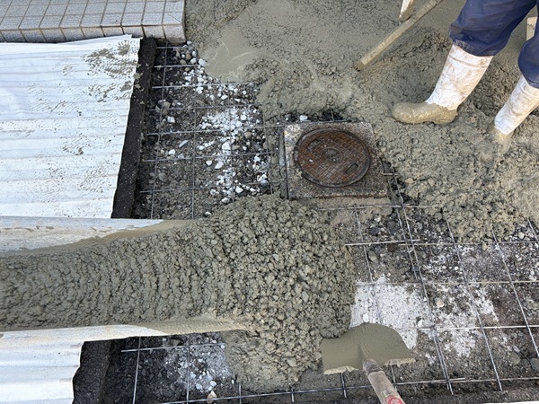 四日市市-K様邸-段差解消コンクリート工事-コンクリート打設