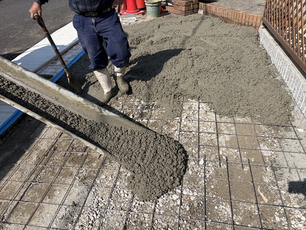 四日市市-K様邸-駐車場拡張工事-コンクリート土間打ち1