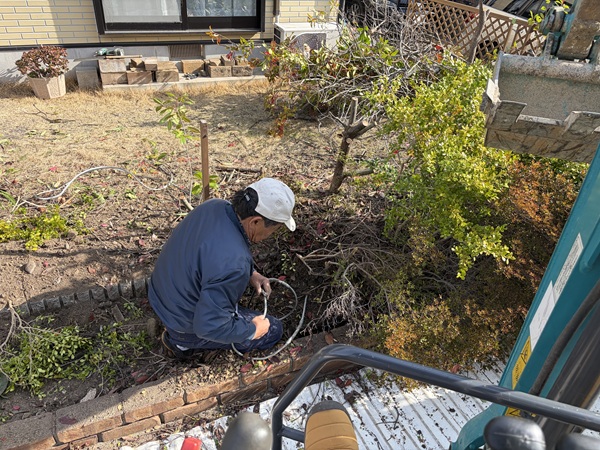 四日市市-K様邸-駐車場拡張工事-植栽撤去