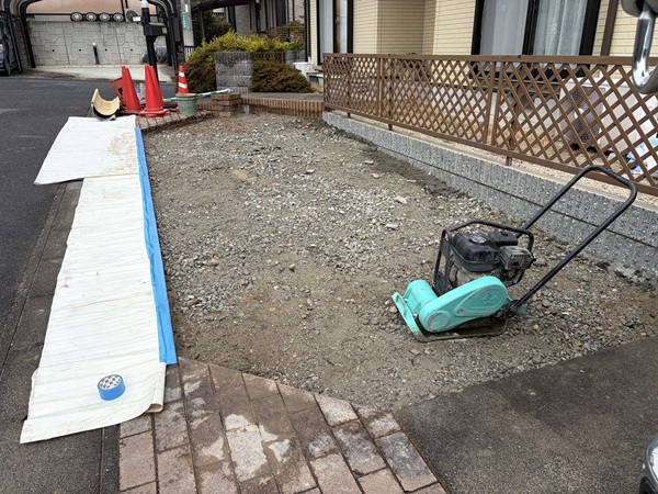 四日市市-K様邸-駐車場拡張工事-砕石転圧